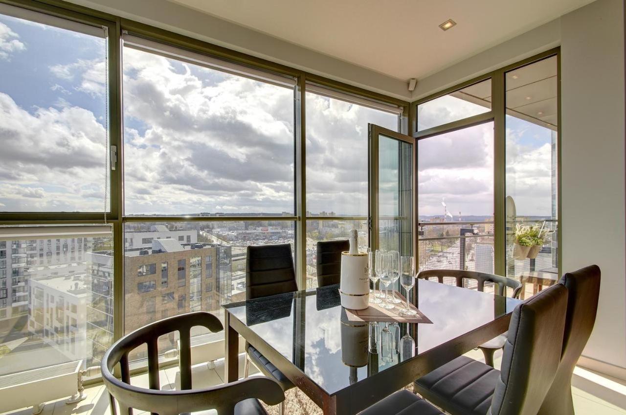 Helios Luxury Apartment In Vilnius Skyscraper Екстериор снимка