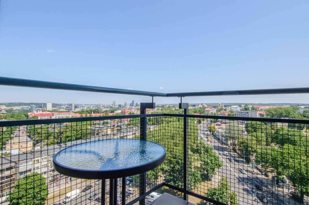 Helios Luxury Apartment In Vilnius Skyscraper Екстериор снимка