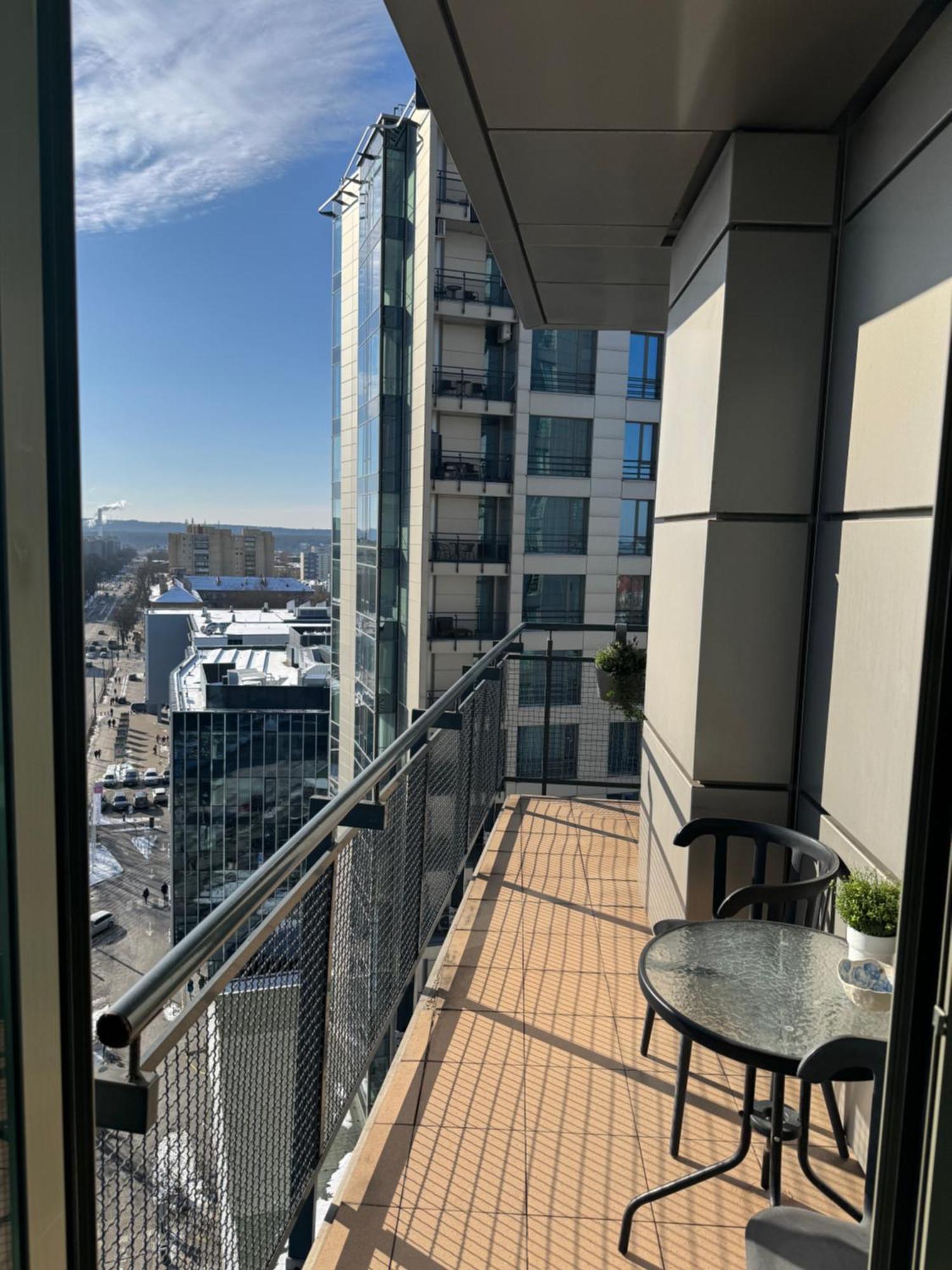 Helios Luxury Apartment In Vilnius Skyscraper Екстериор снимка