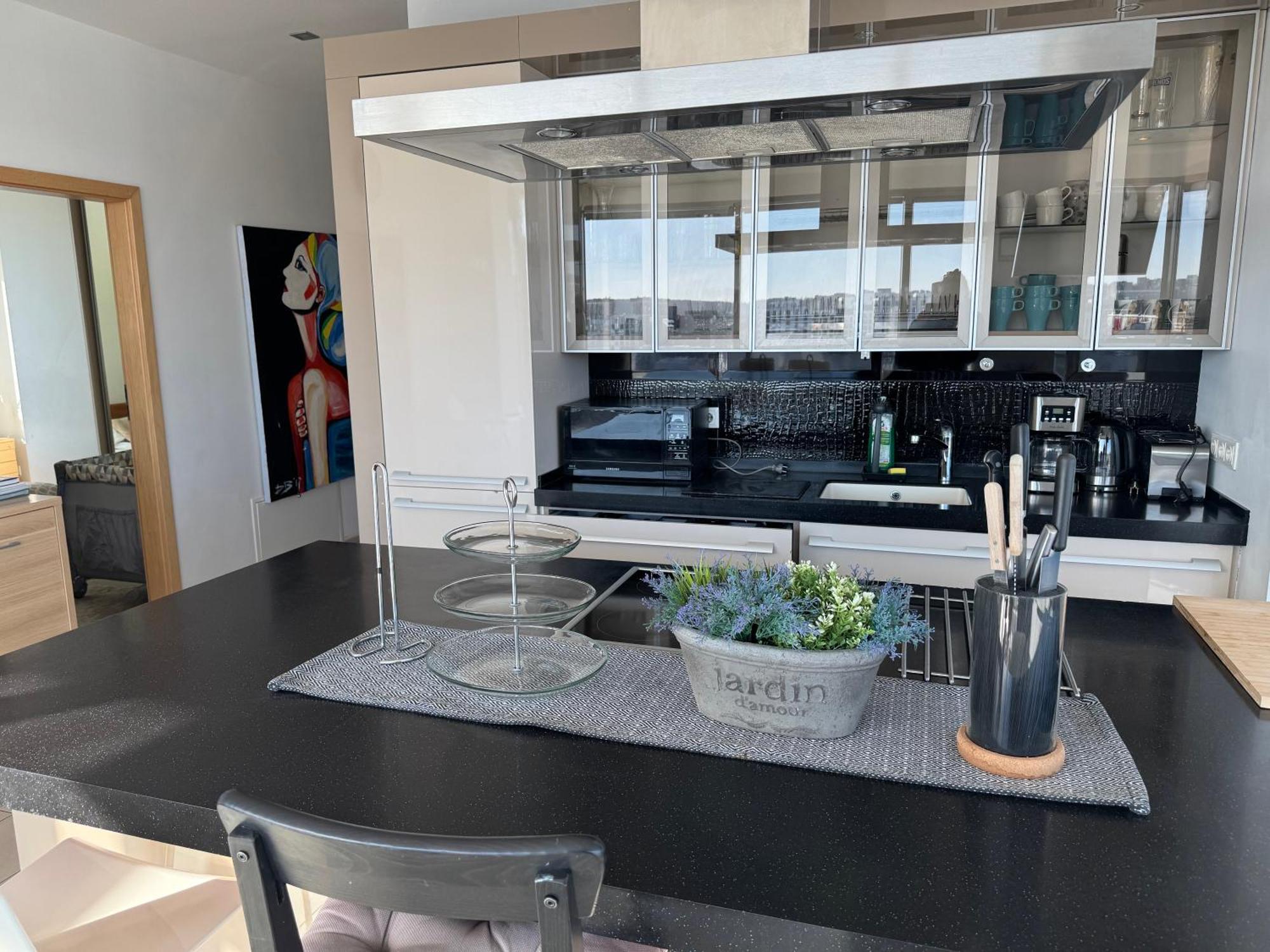 Helios Luxury Apartment In Vilnius Skyscraper Екстериор снимка